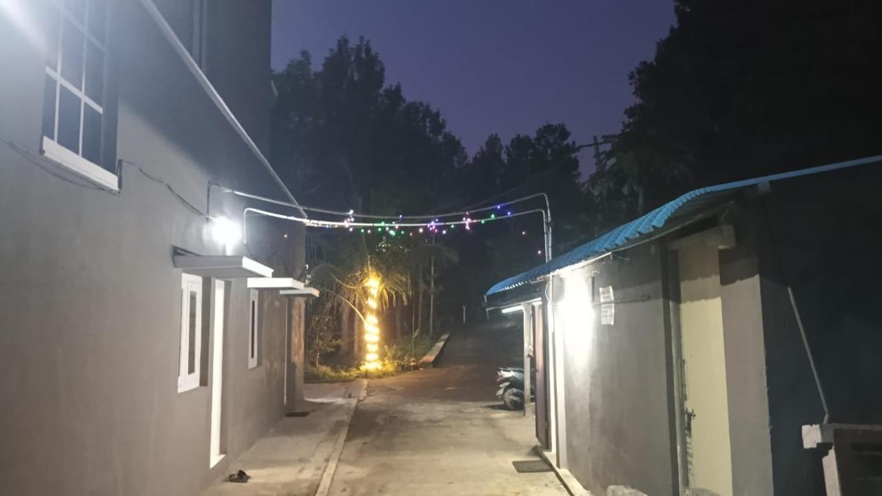Bns Village Resort โกลลีฮิลส์ ภายนอก รูปภาพ